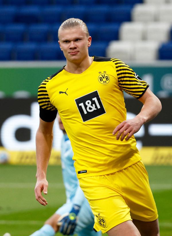 争议判罚点燃全场，两队差点动手