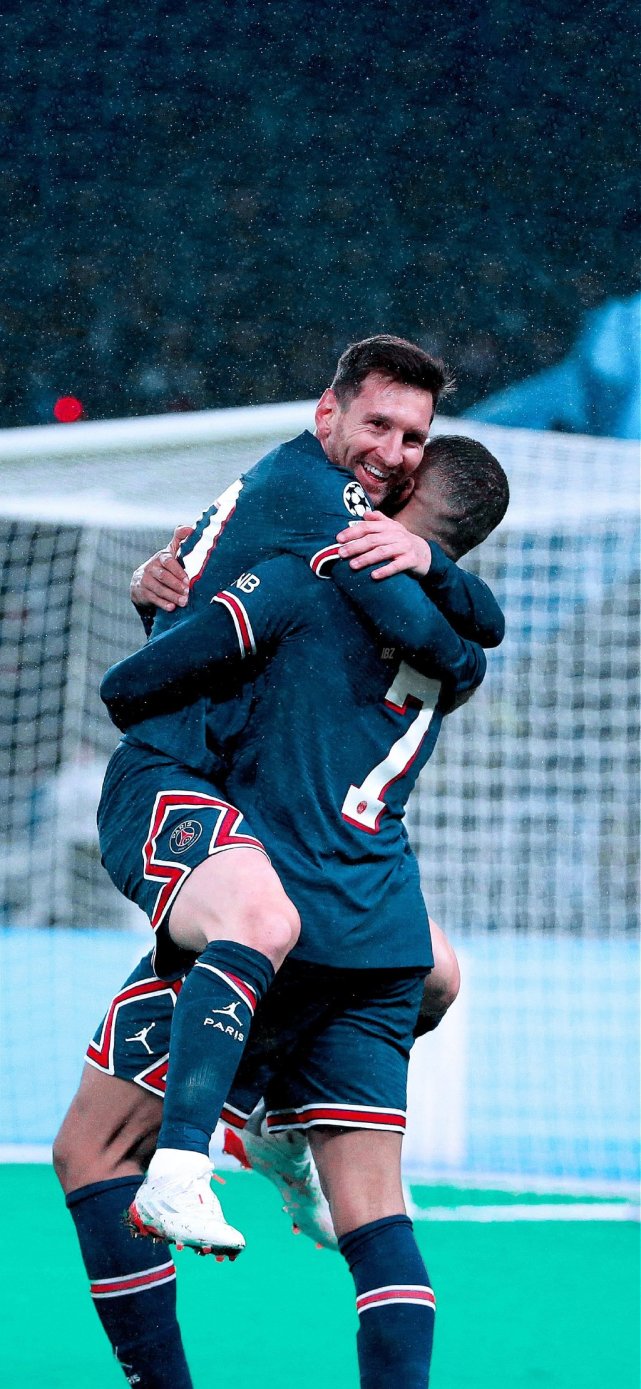 记者：梅西不考虑以球员身份回巴萨，若回归会是担任管理职务