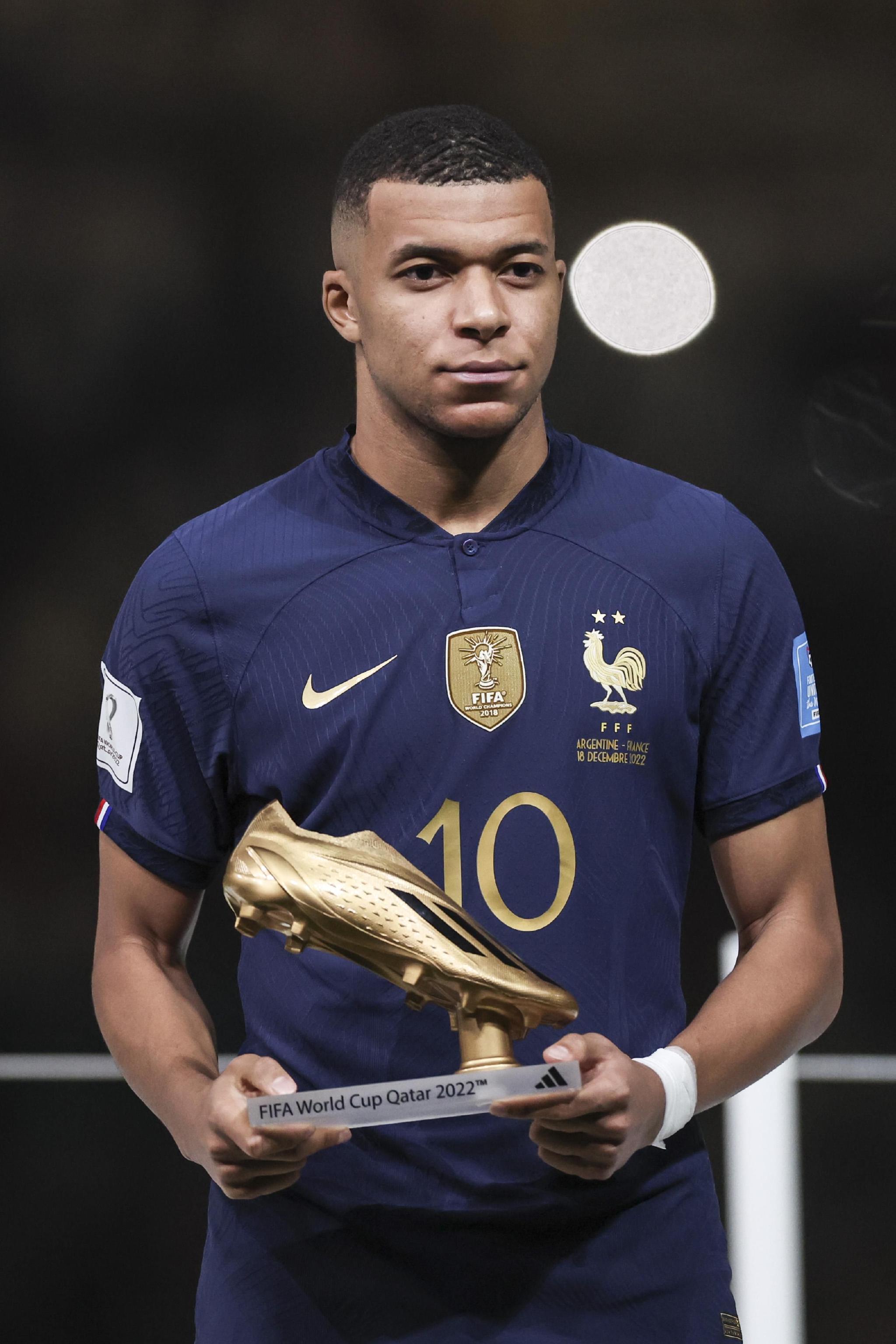 英超-B费双响姆贝莫破门芒特建功 曼联4-1狼队升至第六