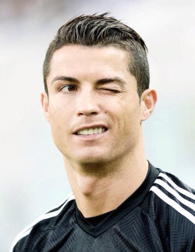 萨里：VAR工作区可以放到替补席对面，否则容易造成冲突