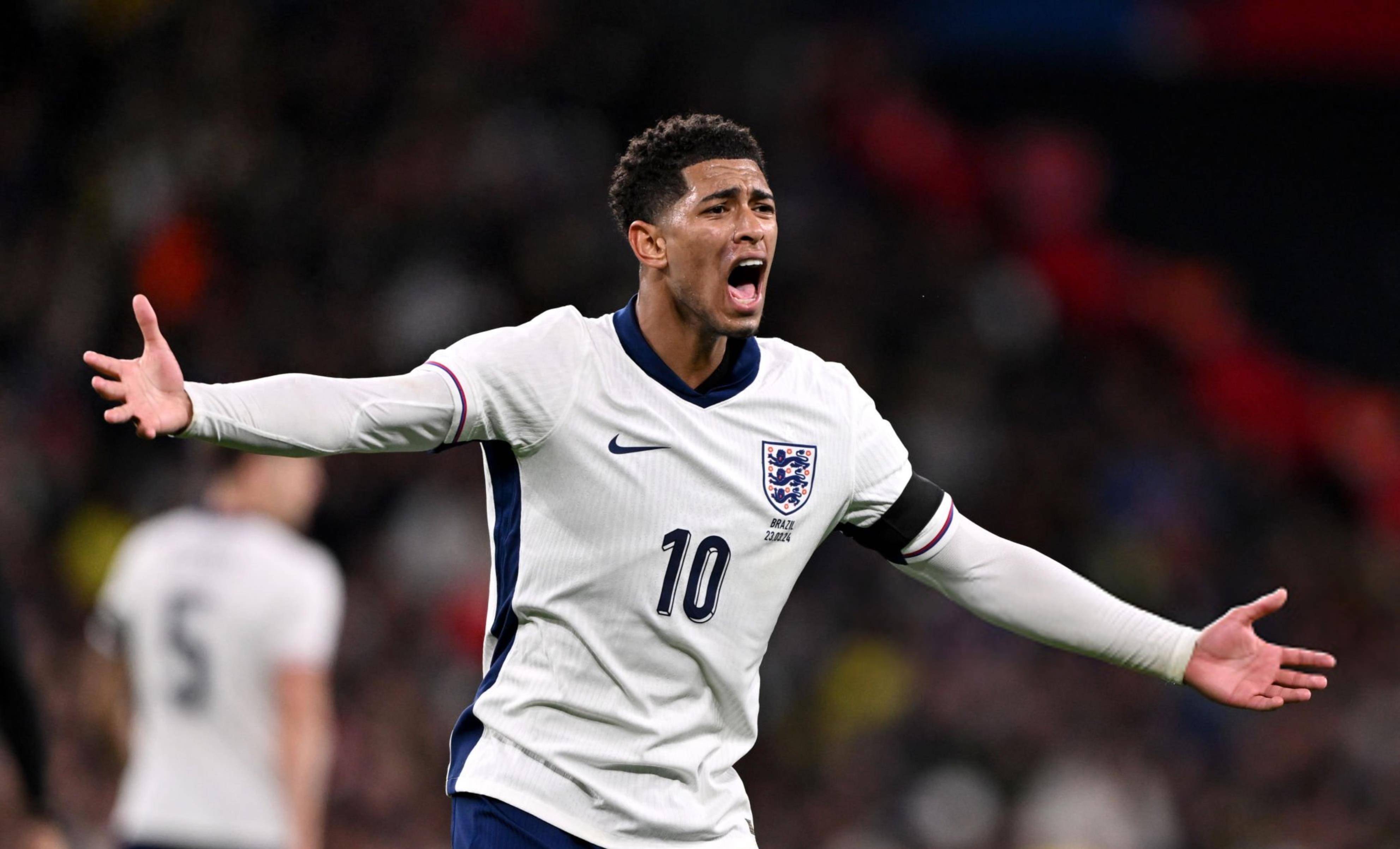 西亚卡姆和杰克逊半场均得分上双，二人合砍27分